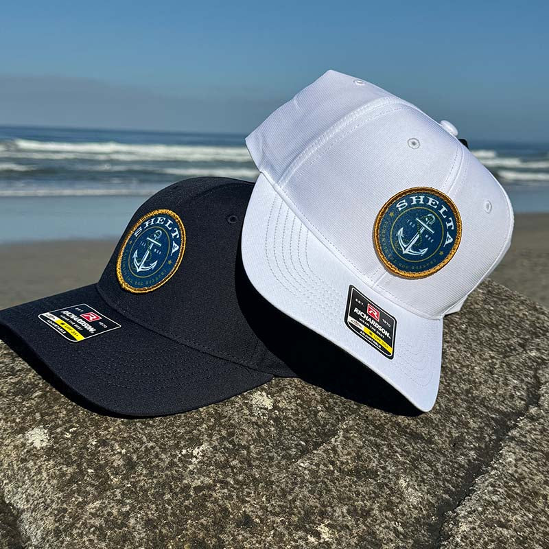 The Shelta Blue Seas Cap In White and navy